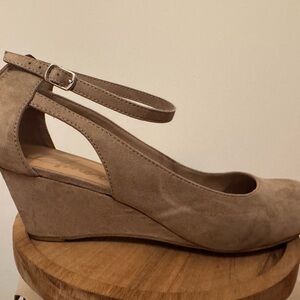 American Eagle Outfitters Tan Wedge Shoes